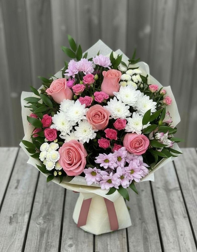 Букет цветов из: Альстромерии, Гвоздики, Розы и Хризантемы в Негомож