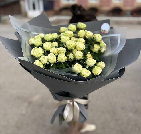 Букет Белые кустовые розы Солинеро в Негомож