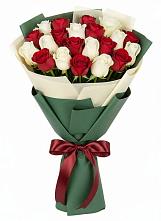 Букет Микс из красных и белых роз в Негомож