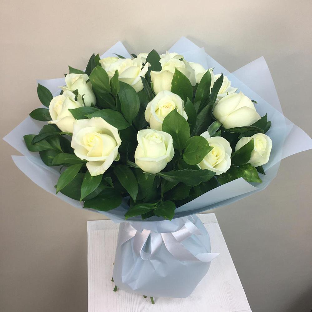 Букет 15 Белых роз Проуд в Негомож
