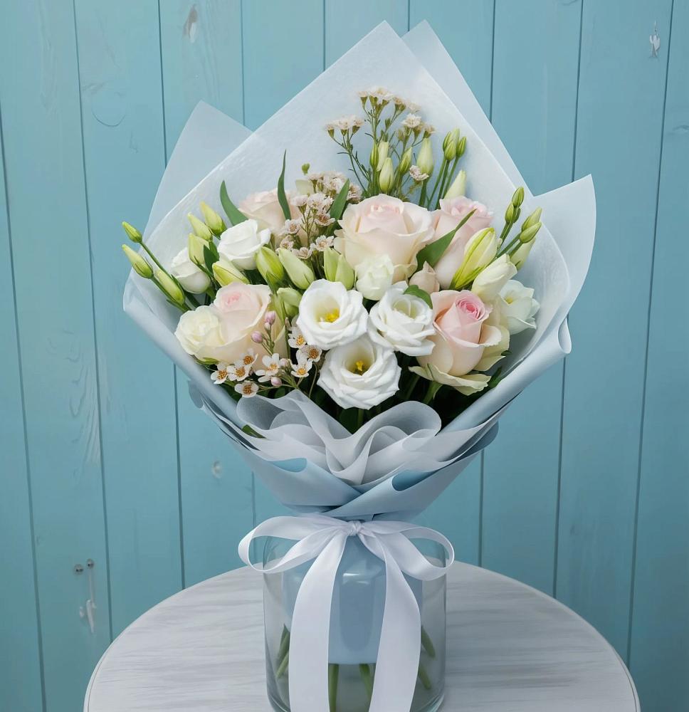 Букет цветов из: Розы и Лизиантусы в Негомож