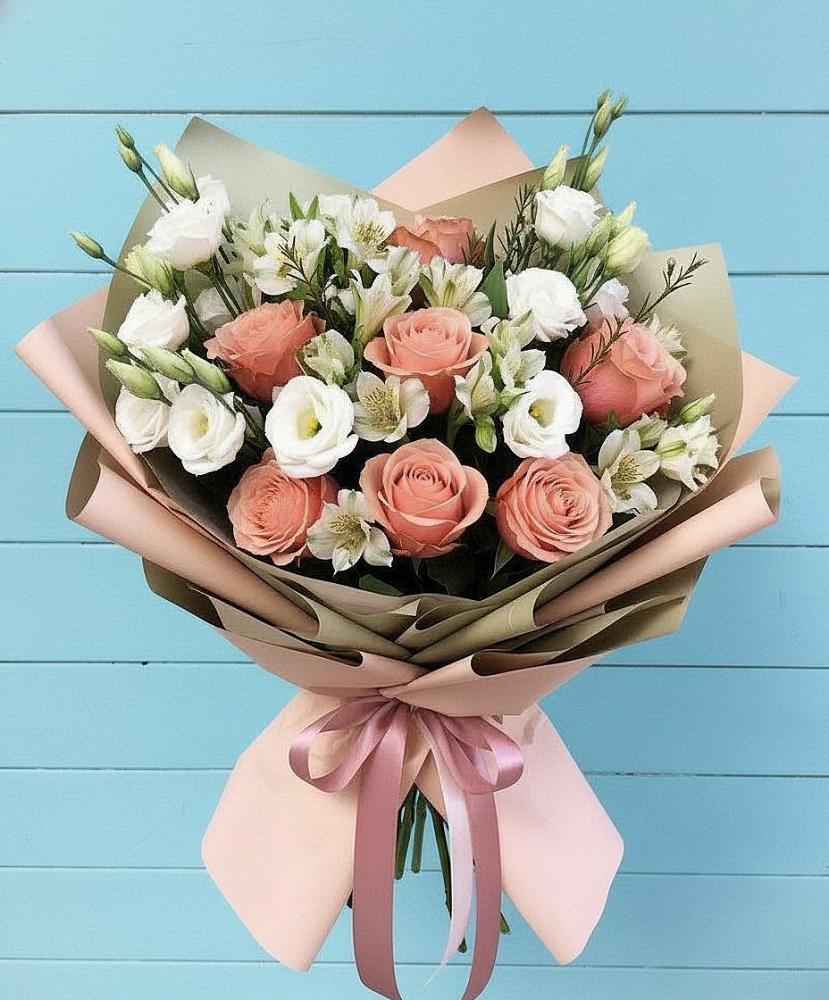 Букет цветов из: Розы, Альстромерии и Лизиантусы в Негомож