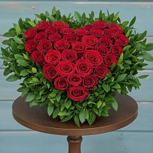 Цветочная композиция из Розы в виде сердца в Негомож