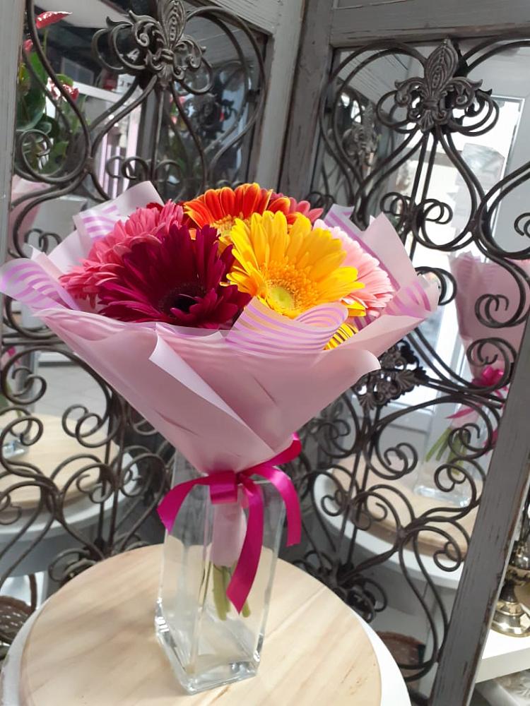 Букет цветов из: Герберы в Негомож