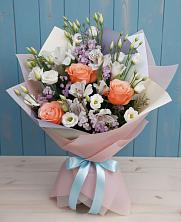 Букет цветов из:  Лизиантусы, Розы, Альстромерии и Гипсофила в Негомож