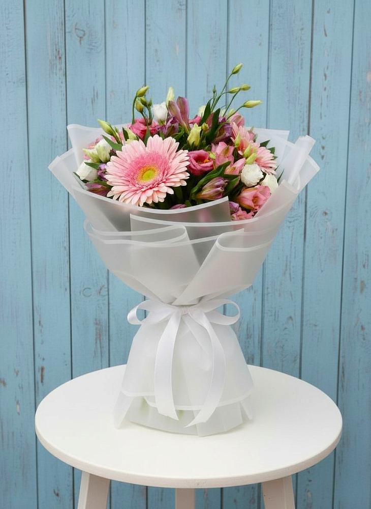 Букет цветов из: Герберы, Альстромерии и Лизиантусы в Негомож