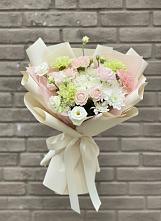 Букет цветов из:  Гвоздики, Розы, Лизиантусы и Хризантемы в Негомож