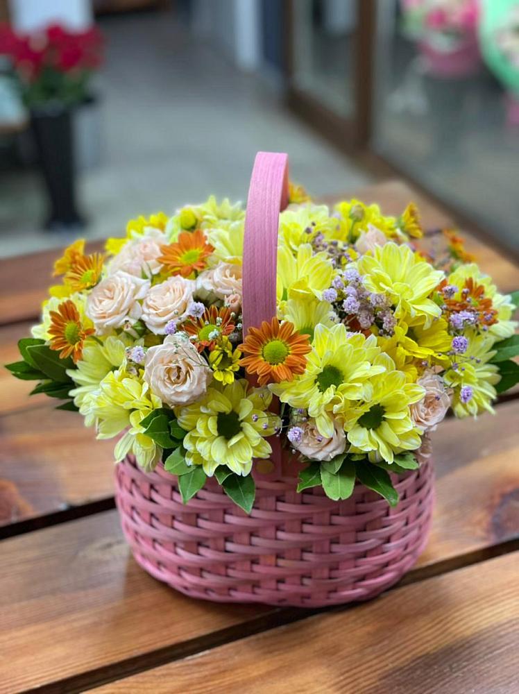 Цветочная композиция из Хризантемы и Розы в корзине в Негомож