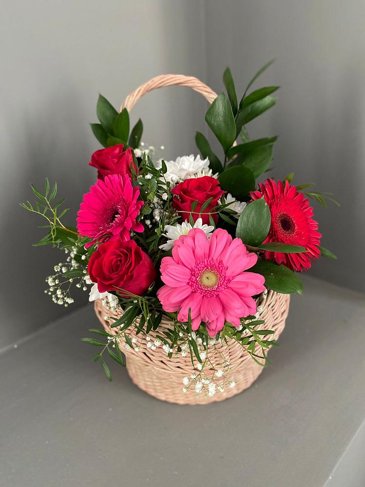Цветочная композиция из Розы, Хризантемы и Герберы в корзине в Негомож