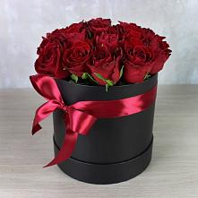 Цветочная композиция из Розы в шляпной коробке в Негомож