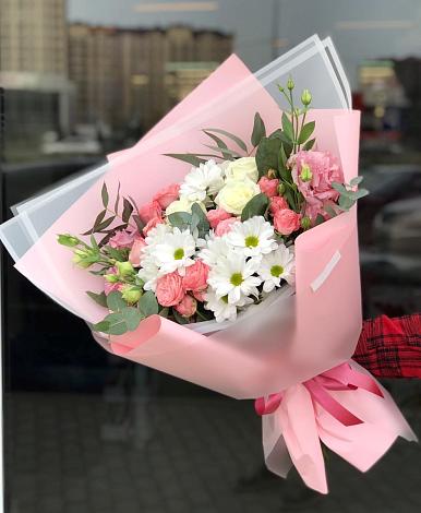 Букет цветов из: Розы, Лизиантусы и Хризантемы в Негомож
