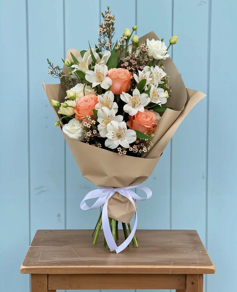 Букет цветов из: Альстромерии, Лизиантусы, Розы и Хризантемы в Негомож